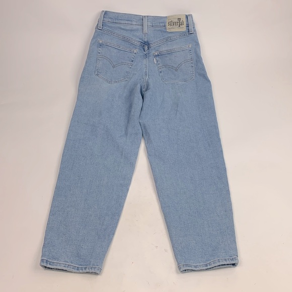 Levi’s Silver Tab MOM jeans Size 28 Light wash denim Distressed tapered Leg - Picture 2 of 14